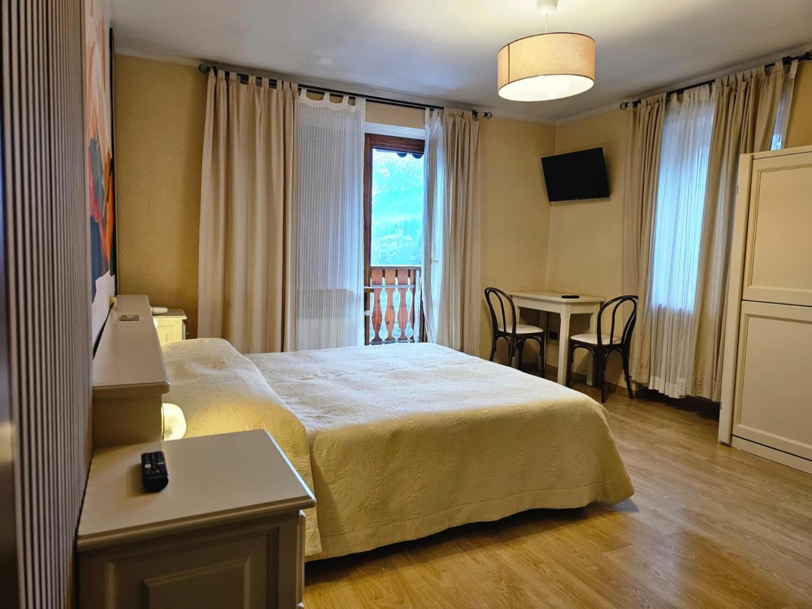 Hotel Bucaneve Bardonecchia Exteriör bild