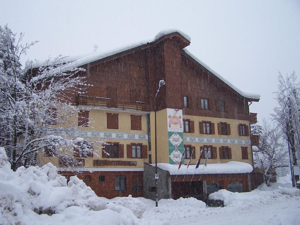 Hotel Bucaneve Bardonecchia Exteriör bild