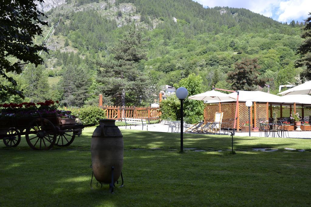 Hotel Bucaneve Bardonecchia Exteriör bild