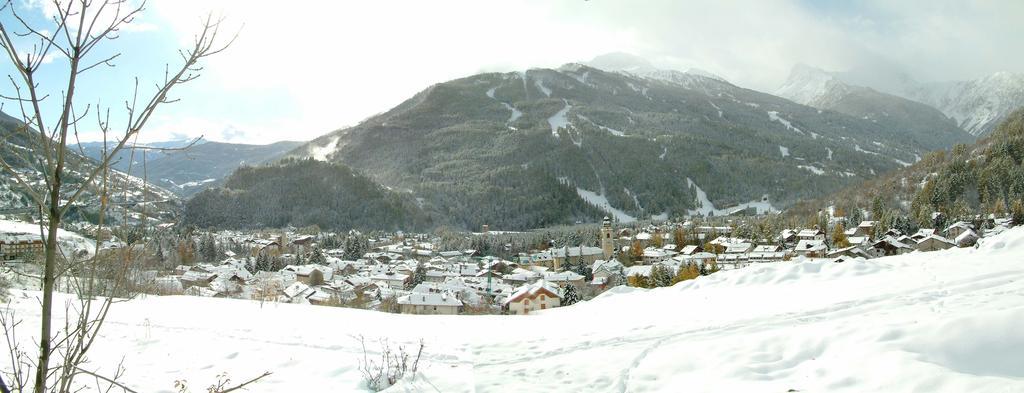 Hotel Bucaneve Bardonecchia Exteriör bild