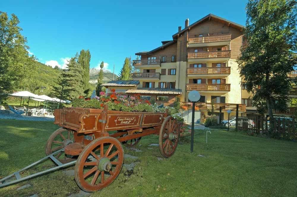 Hotel Bucaneve Bardonecchia Exteriör bild